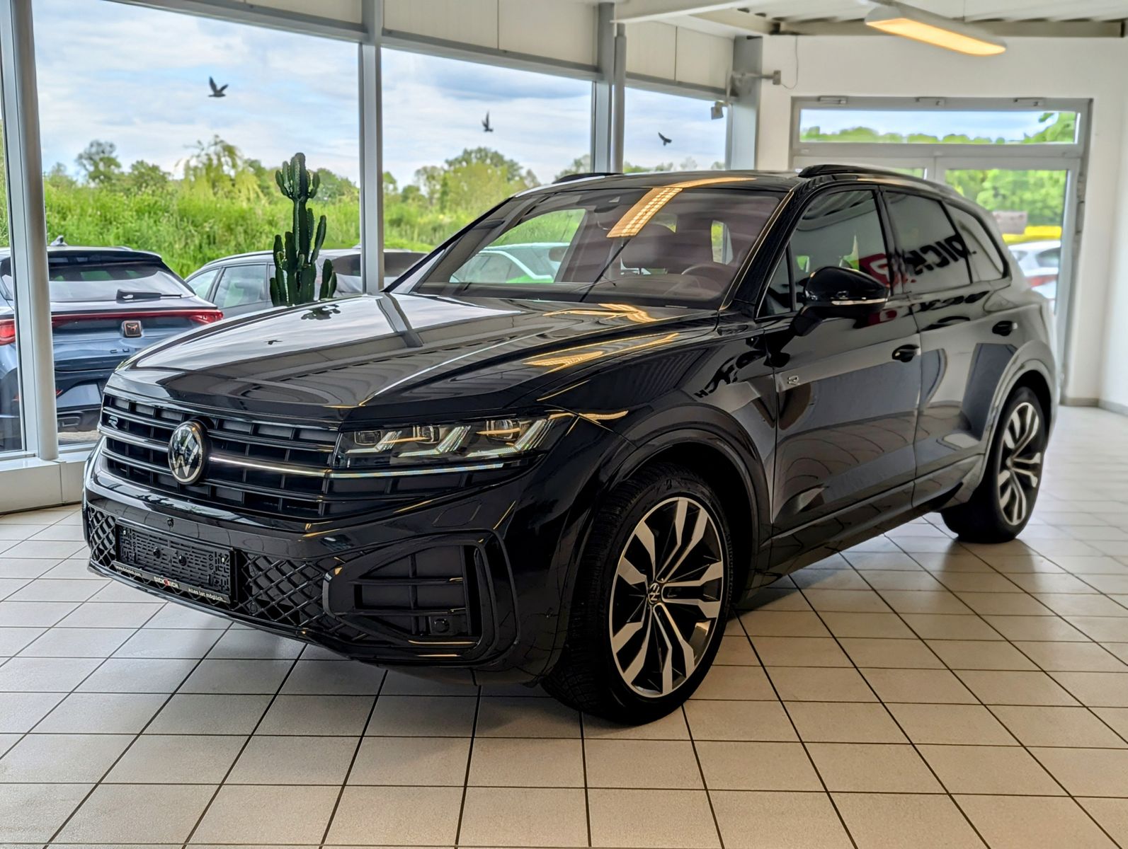 VW Touareg 3.0 TDI 4M R-Line Komfort-Paket UPE 111T - Image 3