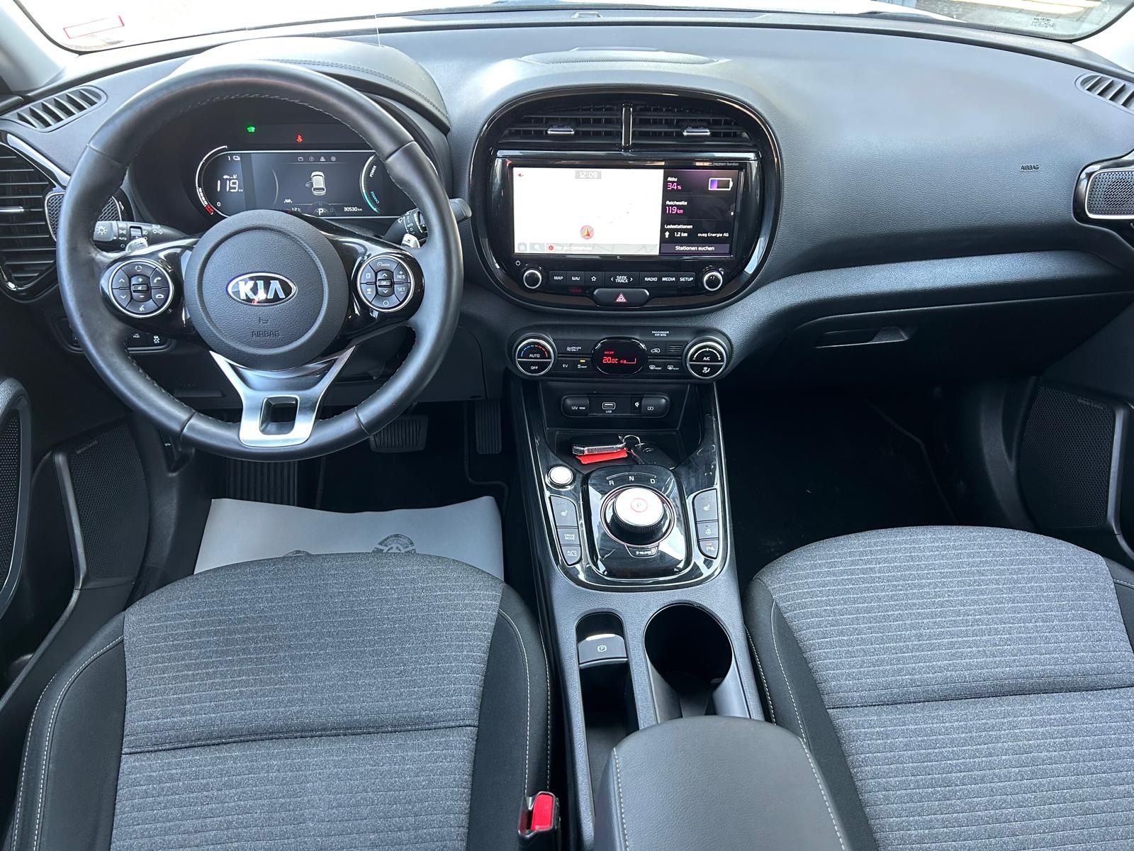 Fahrzeugabbildung Kia e-Soul°64 kWh°CCS°3 Phasen°1.Hand°Kamera°HeadUp°