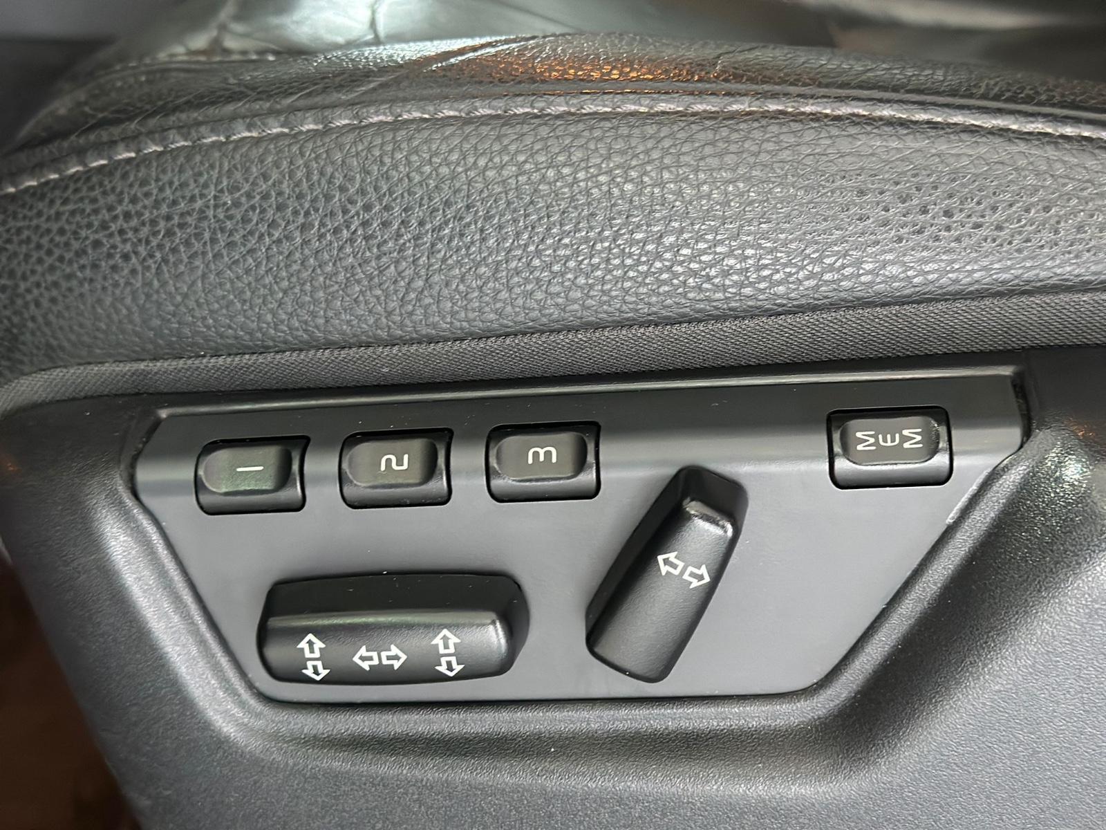 VOLVO XC90 2.4 D5 200 ch MOMENTUM GEARTRONIC 7 PLACES 4X4 - 1ère MAIN - ATTELAGE - TOIT - 194000 km