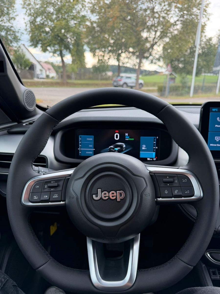 Fahrzeugabbildung Jeep Altitude Electric MJ27 virtual cockpit ACC uvm.
