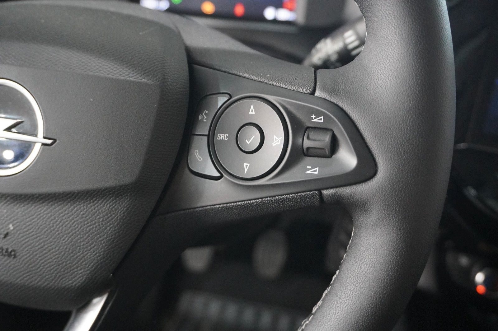Fahrzeugabbildung Opel Corsa F 1.2 FACELIFT NAVI/LED/KAMERA/VIRTU./DAB+