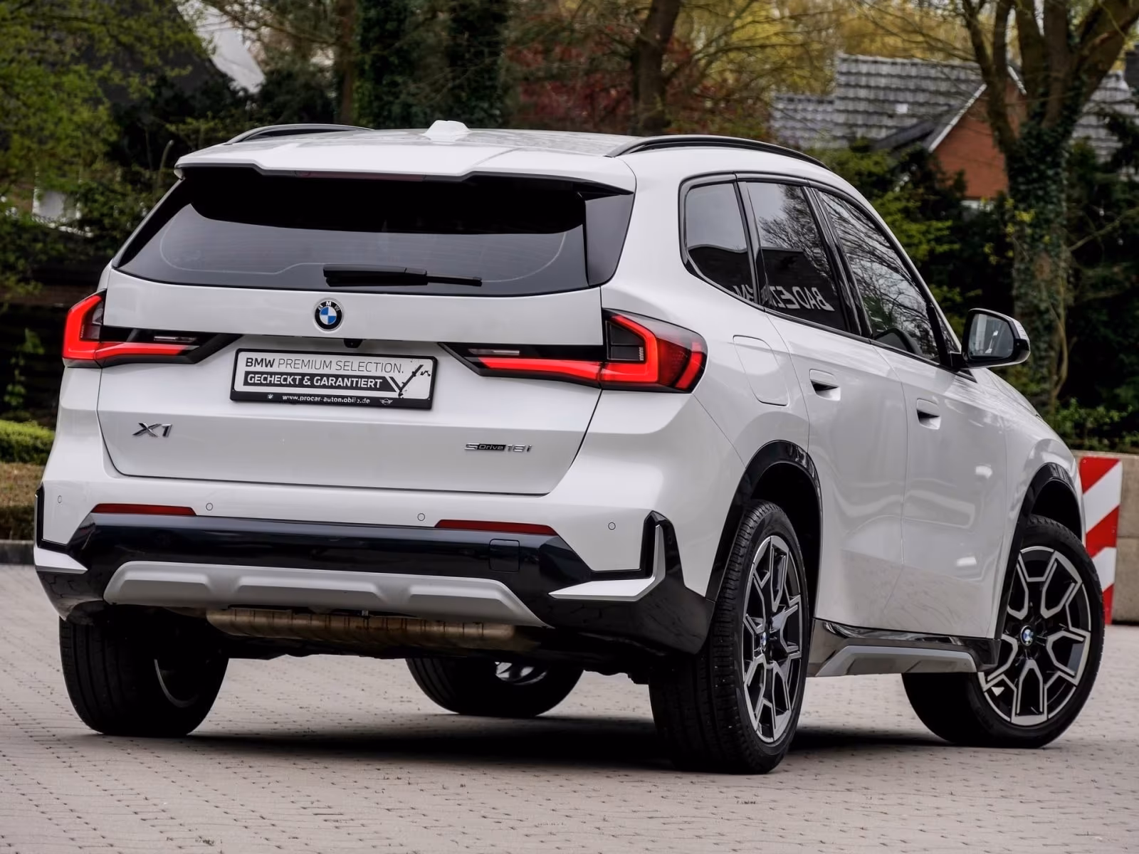BMW X1 sDrive18i xLine AHK RFK NAVI LED PDC V+H LM