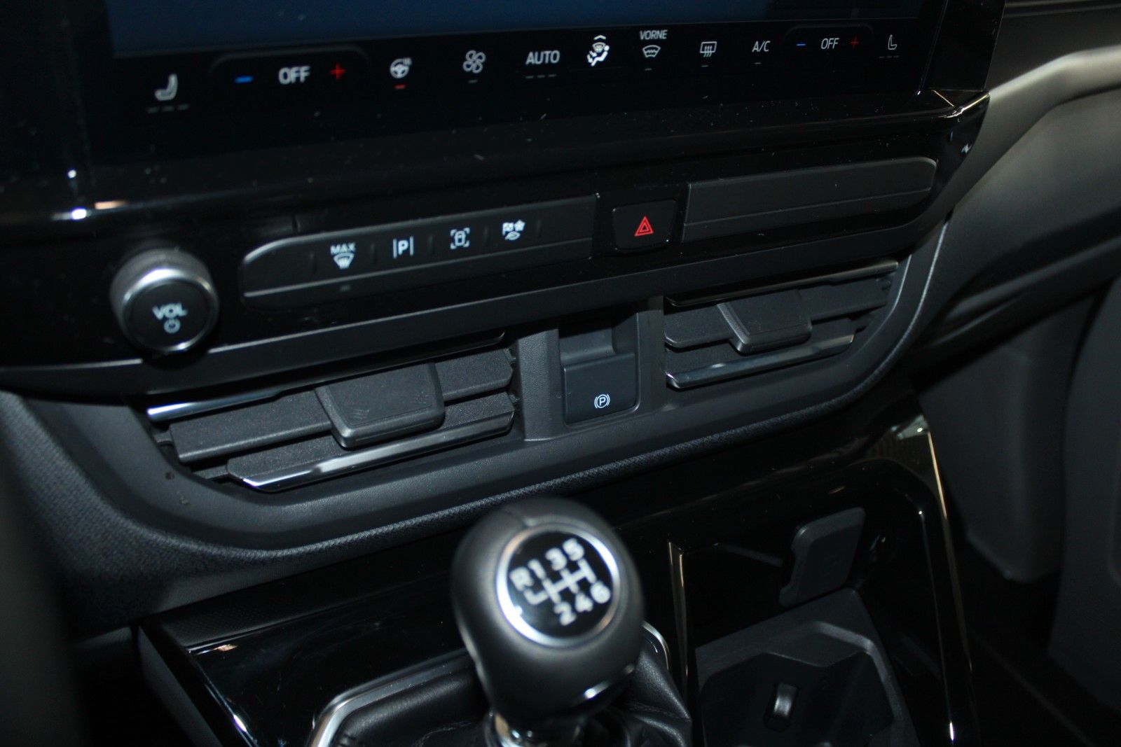 Fahrzeugabbildung Ford Tourneo Custom L2 8-Sitzer Titanium AHK LED ACC