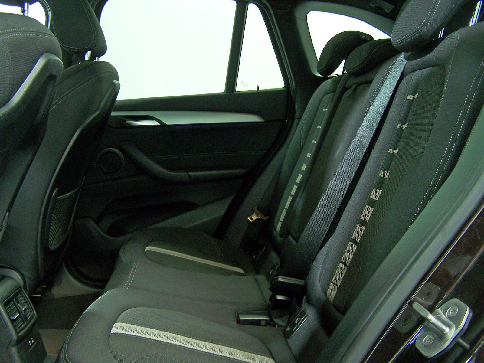 BMW X1 xDrive 20 i Advantage AUTOM PANOR+R19+LED+NAV
