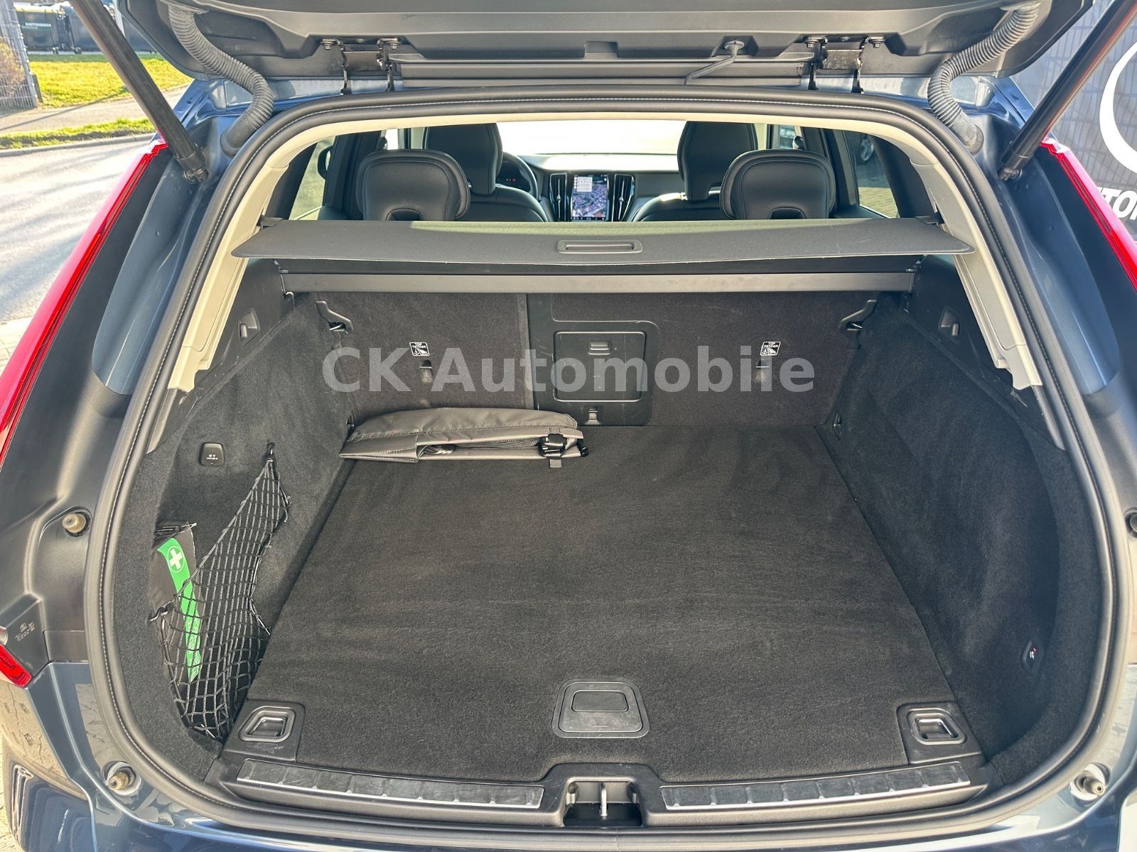 Fahrzeugabbildung Volvo XC60 T6 Plus Bright Recharge AWD/Navi/Pano/AHK