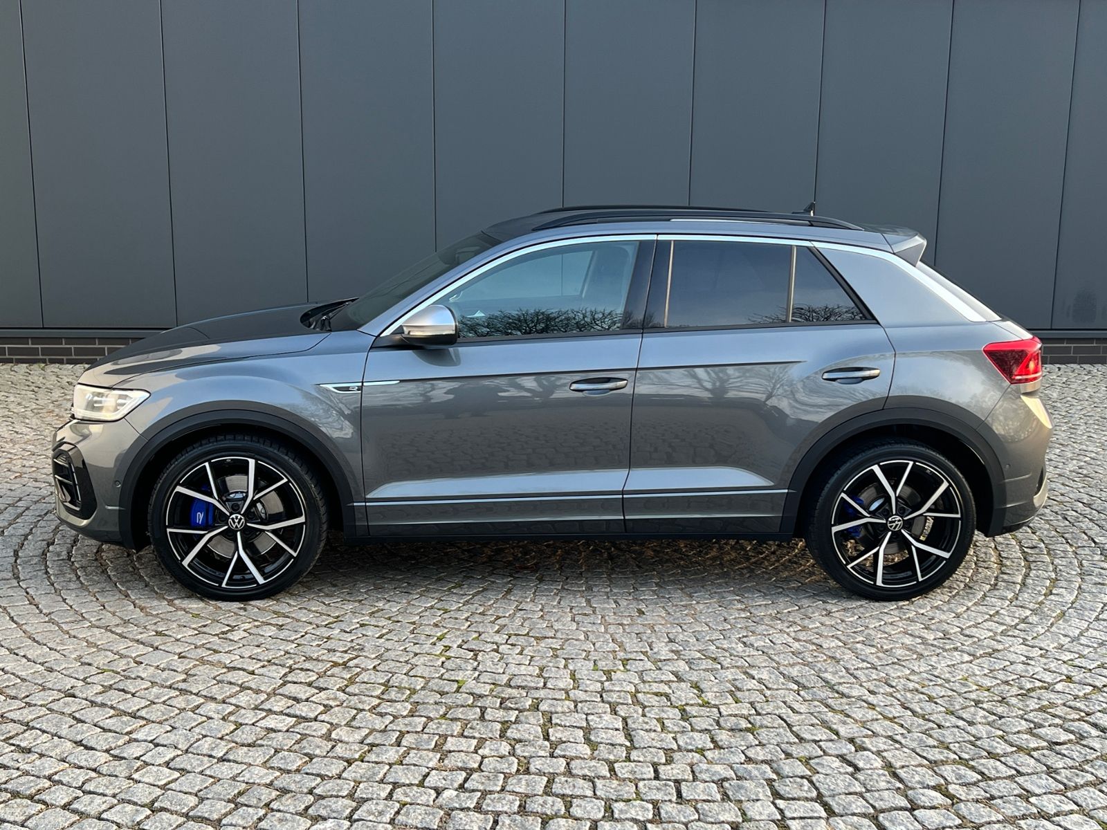 Fahrzeugabbildung Volkswagen T-Roc R 2.0 TSI DSG 4MOTION*AHK,Leder,Navi,Rückf