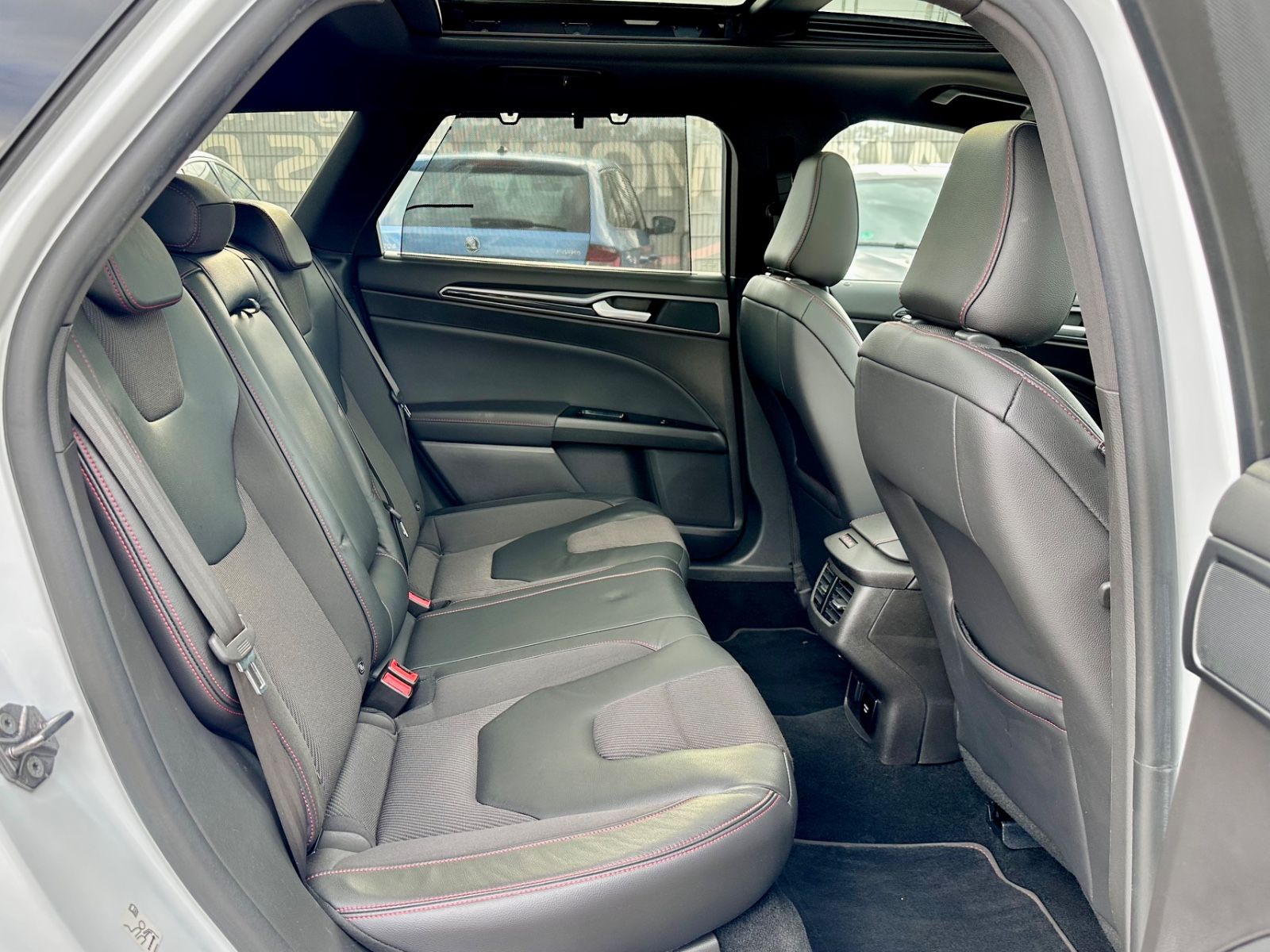Fahrzeugabbildung Ford MONDEO TURNIER ST-LINE*KAMERA+LED*