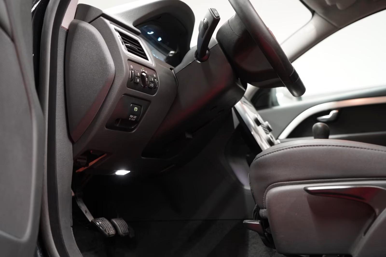 VOLVO V70 1.6D 114 CH KINETIC - 1ERE MAIN - TOIT OUVRANT - GPS - SIEGES CHAUFFANTS - 38 520 KM