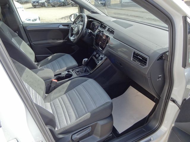 Fahrzeugabbildung Volkswagen Touran/2xR-Line/Pano/AHK/LED/Navi/Voll/Virtual/