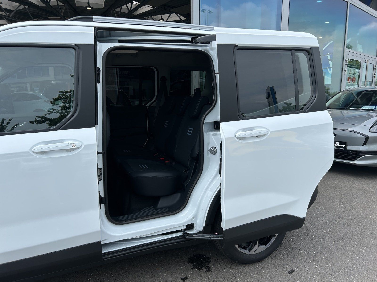 Fahrzeugabbildung Ford Tourneo Courier 1,0 Ecoboost Active