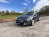 Volkswagen Passat 1.8 TSI Highline AHK Pano  - Volkswagen Passat mit Benzin-Antrieb: Kombi, 1.8