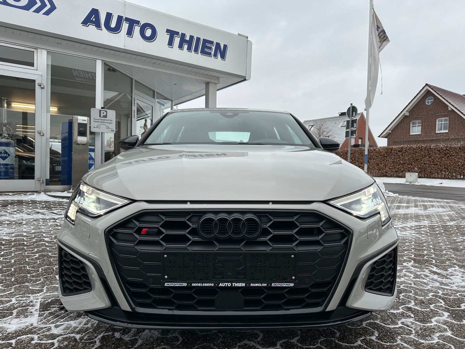 Fahrzeugabbildung Audi S3 Sportback 2.0 TFSI quattro Matrix/Business