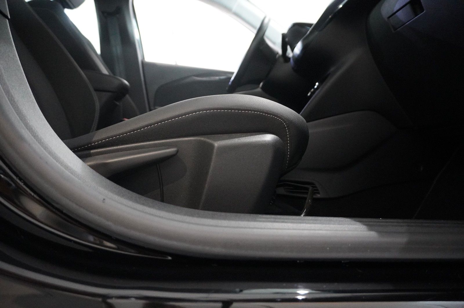Fahrzeugabbildung Opel Corsa-e  ELEGANCE SHZ|16"ALU|PDC|SHZ|KAMERA