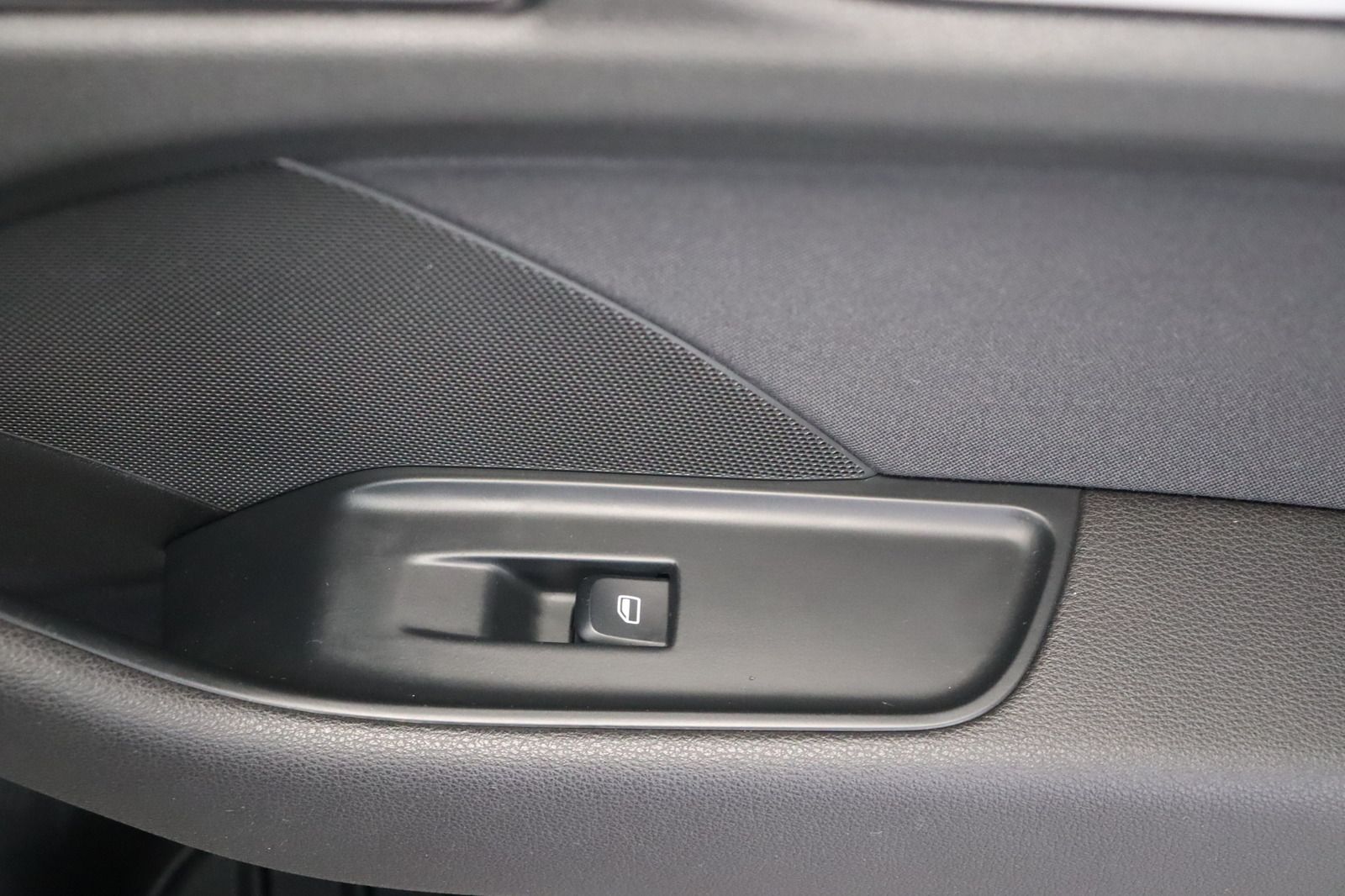 Fahrzeugabbildung Audi A3 1.4 TFSI Ambiente Sportback * Navi * Bi-Xenon
