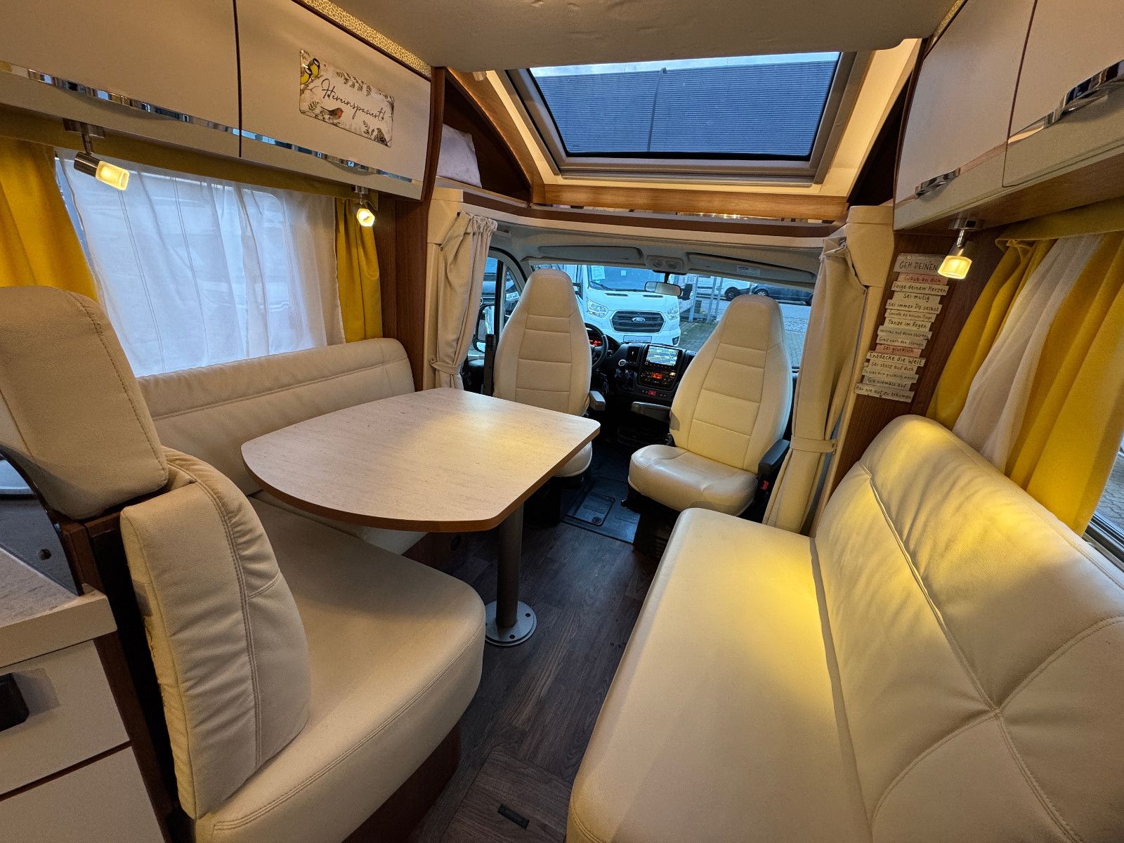 Fahrzeugabbildung Eura Mobil PROFILA RS 670 SB SAT HUBBETT LOUNGE PAKET LEDER