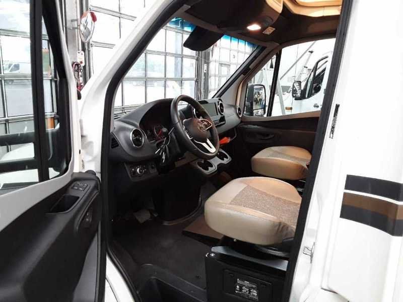 Fahrzeugabbildung Carthago c-tourer T143 LE Sprinter 417 DISTR 24"TV 3xBett