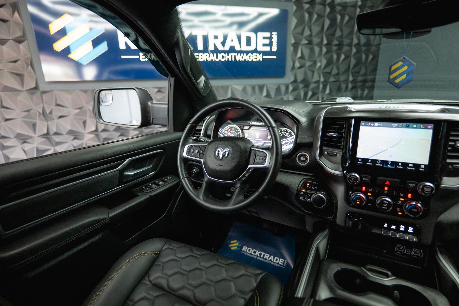 Fahrzeugabbildung Dodge RAM 5.7 V8 HEMI 4x4 OFFROAD LONGBED Seilwinde 5T