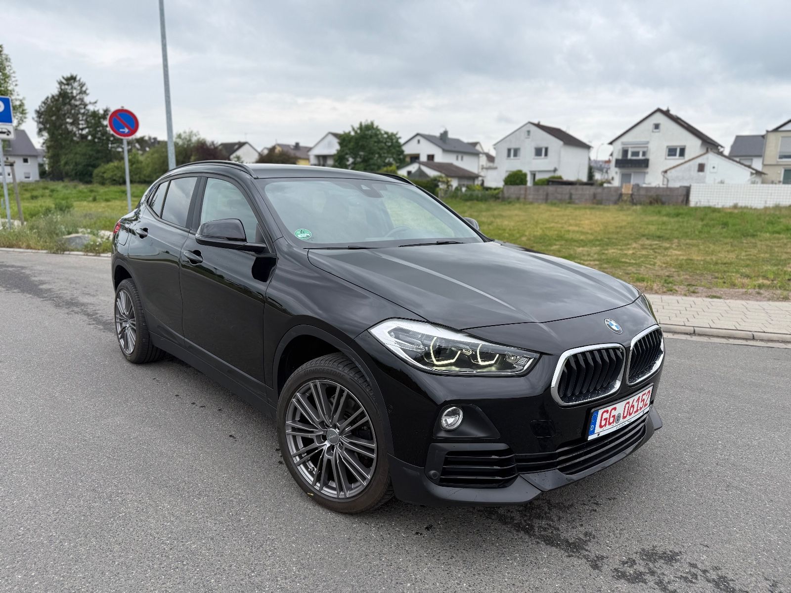 BMW X2 sDrive 18 i *SPORTSITZE+KAMERA+NAVI+18"ZOLL* foto 1