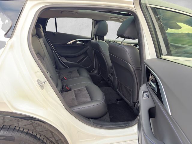 Infiniti Q30 1.6 16V Luxe Tech|Panorama|Kamera|BOSE|DAB