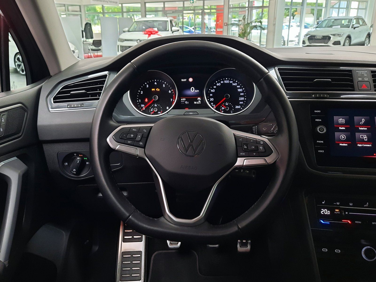 Fahrzeugabbildung Volkswagen Tiguan Active TSI *Navi*Cam*PDC*ACC*LED*Sitzhzg*