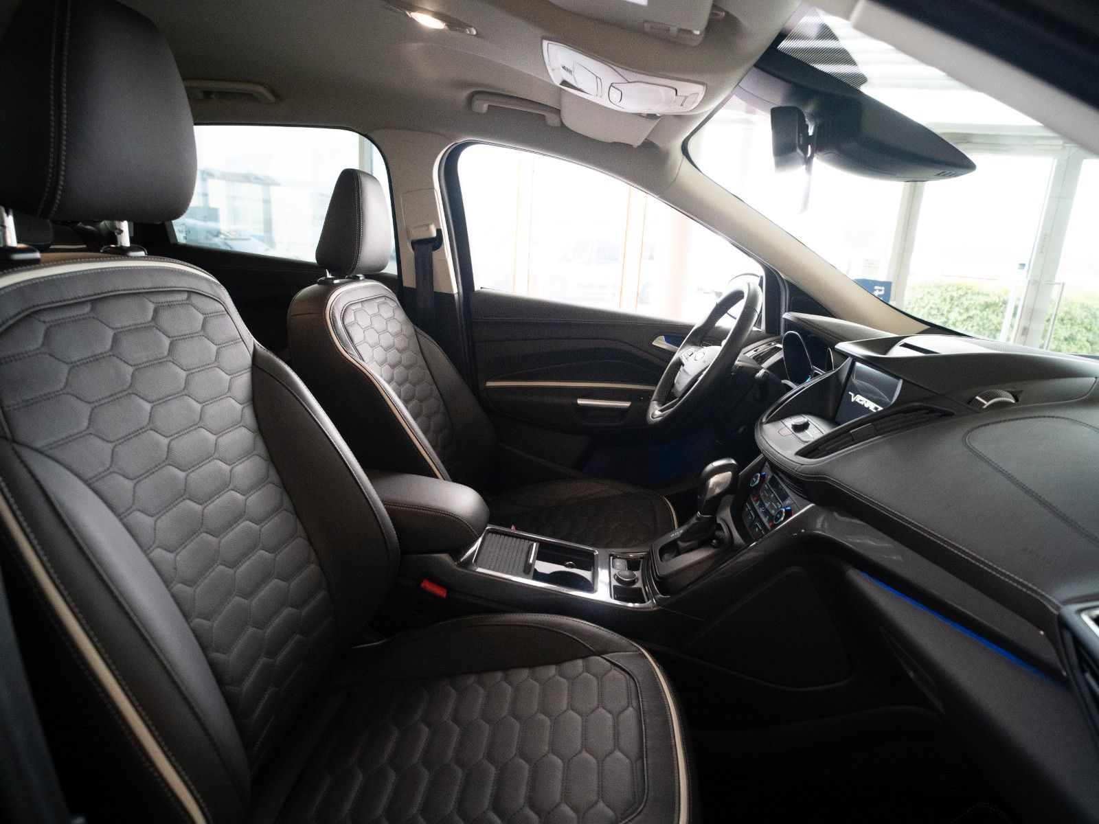 Fahrzeugabbildung Ford Kuga Vignale/4x4/AUTOMATIK/KAMERA/NAVIGATION/LED