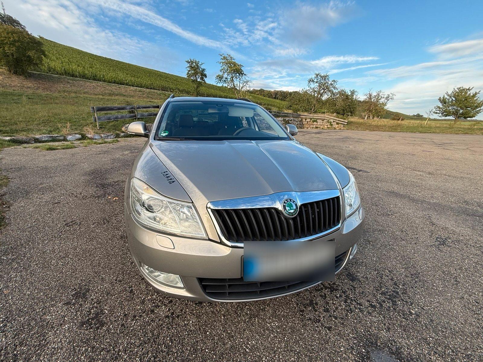 Skoda Octavia 2011 — interior