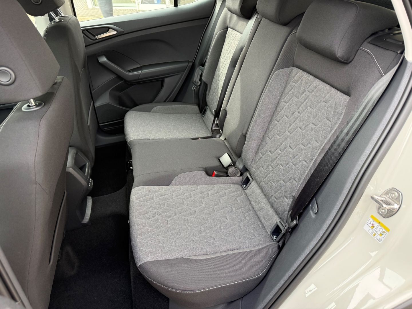 Fahrzeugabbildung Volkswagen T-Cross 1.0 TSI 70 kW Life Digitales Cockpit LED