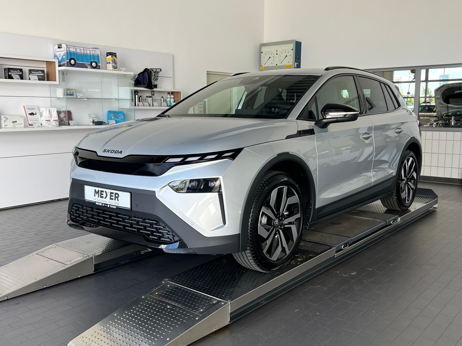 Fahrzeugabbildung SKODA Elroq 60 Sportline *AHK, Matrix-LED, Kamera*