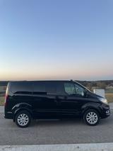 Ford Tourneo Custom Titanium - gebrauchte Ford Tourneo Custom aus dem Jahr 2022