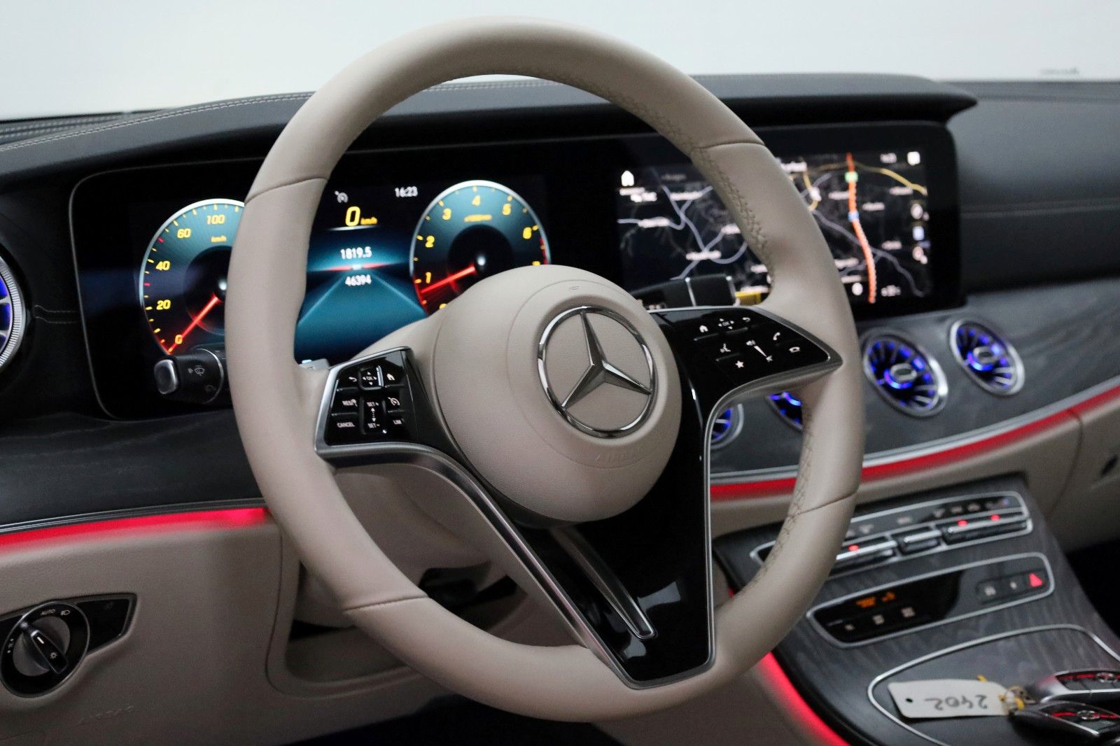 Fahrzeugabbildung Mercedes-Benz E 200 Coupe, Avantgarde, SH,Kamera,ACC,Panorama