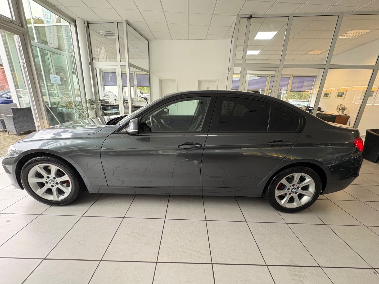 Fahrzeugabbildung BMW 325 d Lim. F30 *NAVIGATION*AMBIENTE*