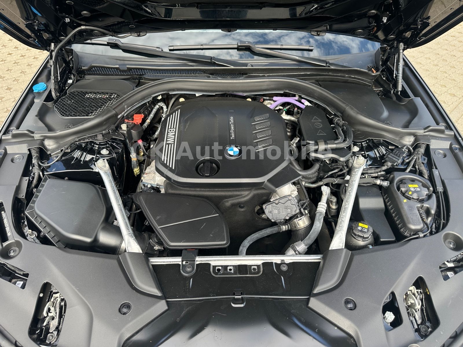 Fahrzeugabbildung BMW 520d Touring/Navi/Laser/Head-Up/Leder/360°/AHK