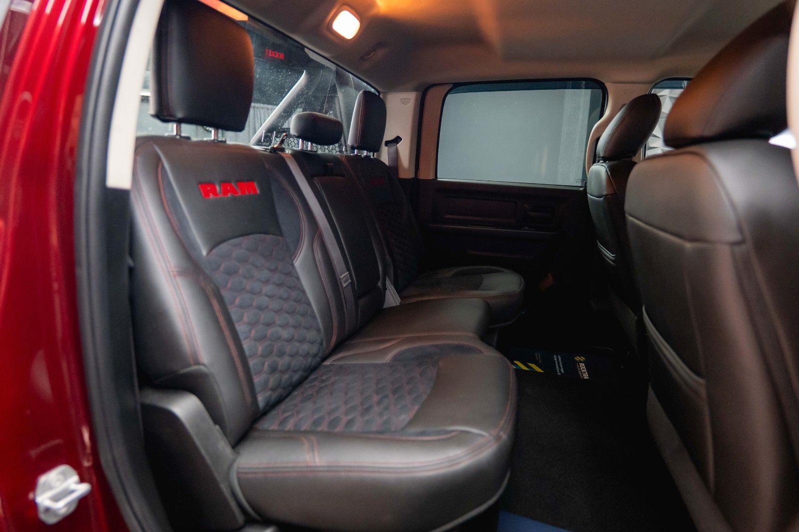 Fahrzeugabbildung Dodge RAM 5.7 V8 HEMI 4x4 OFFROAD Night-Paket *LED*AHK