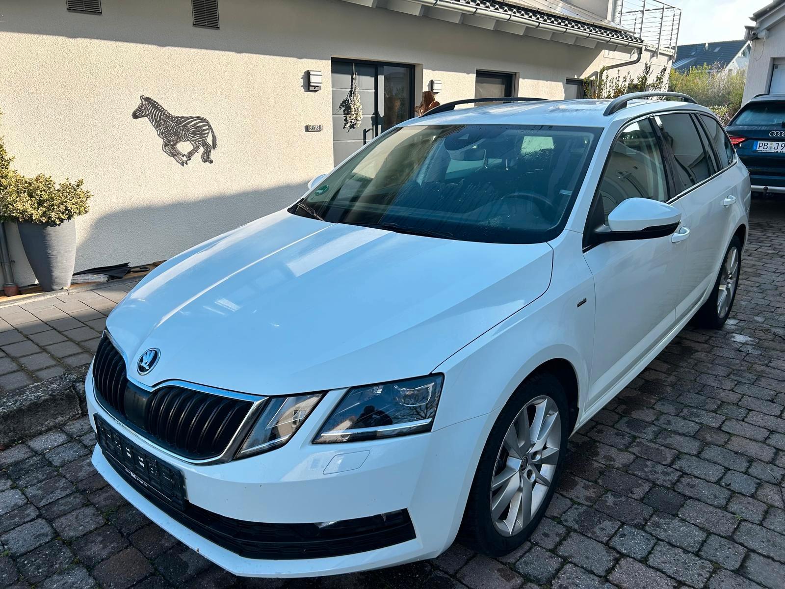 Skoda Octavia Combi Clever DSG NAVI ACC