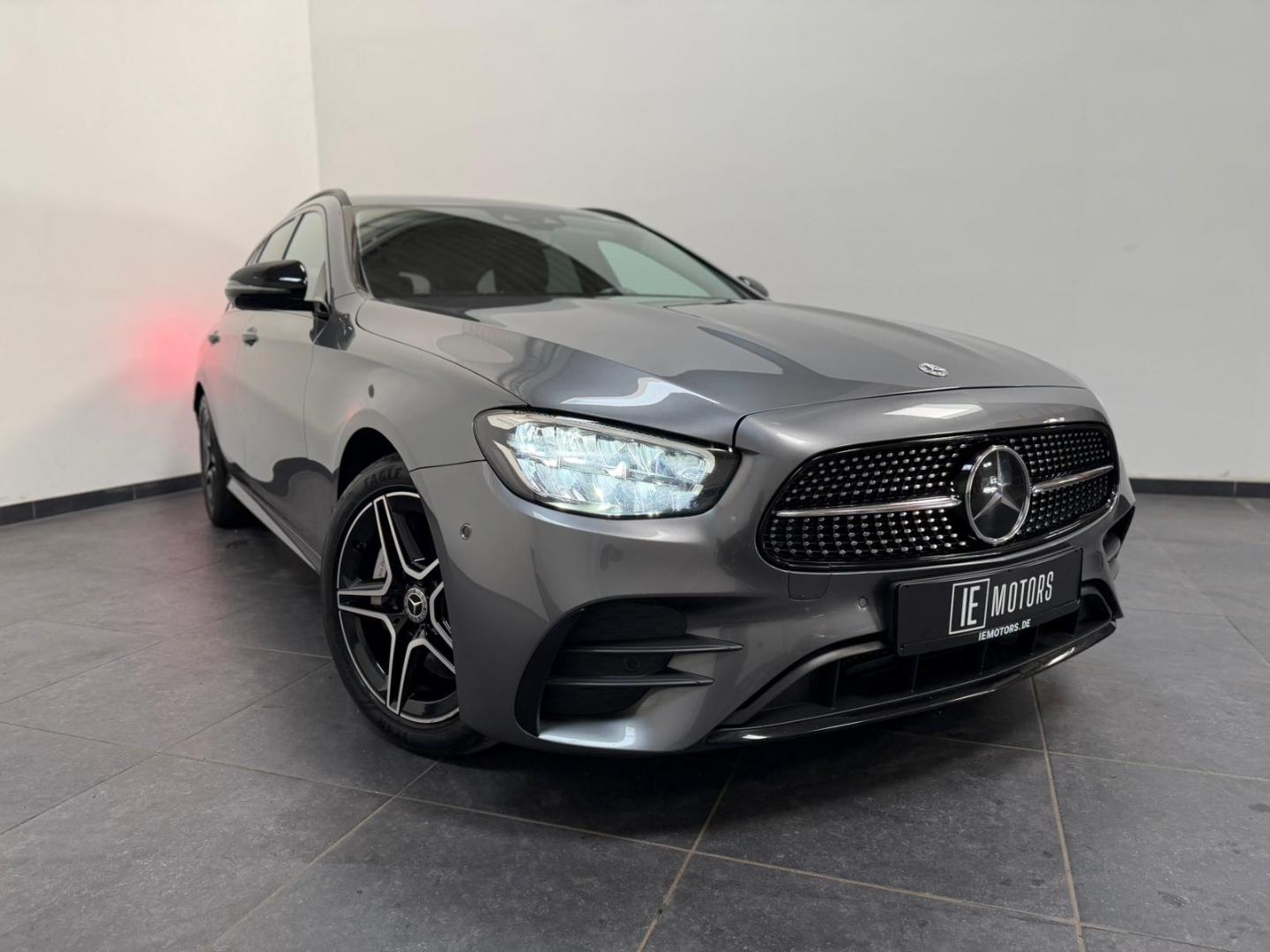 Mercedes-Benz E 300 T-Modell de AMG STANDHZ/WIDESCREEN/MBUX El