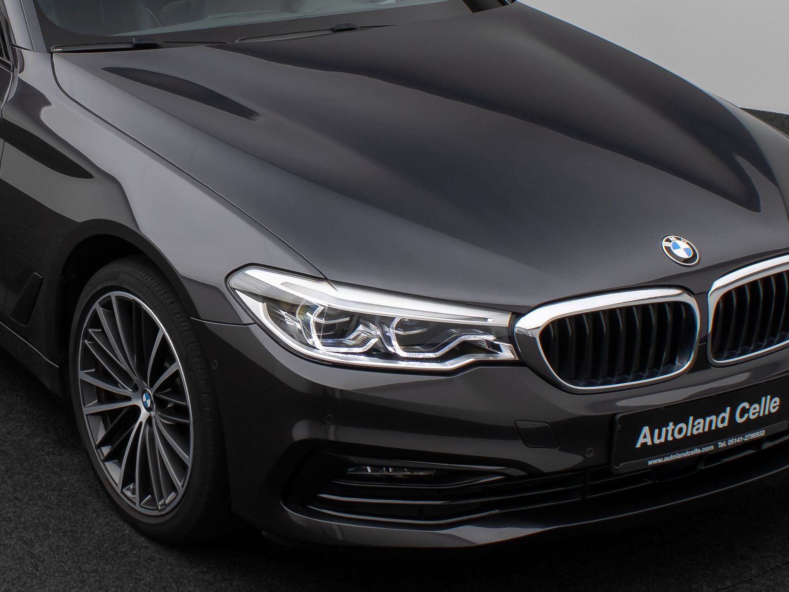 Fahrzeugabbildung BMW 540i xD SportLine Panorama HUD DAB HiFi 4xKlima