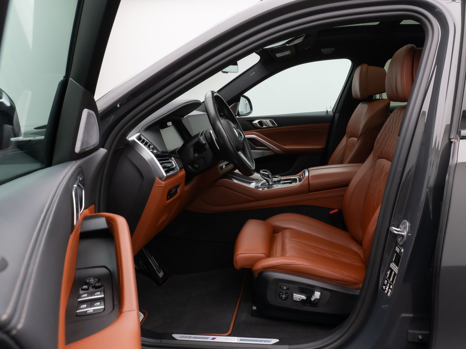 Fahrzeugabbildung BMW X6 M50i Panorama Laser 360°HUD DAB B&W AHK 22"