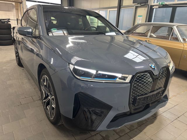 BMW iX xDrive40 Sport 21 Zoll AHK Autobahnassi91500