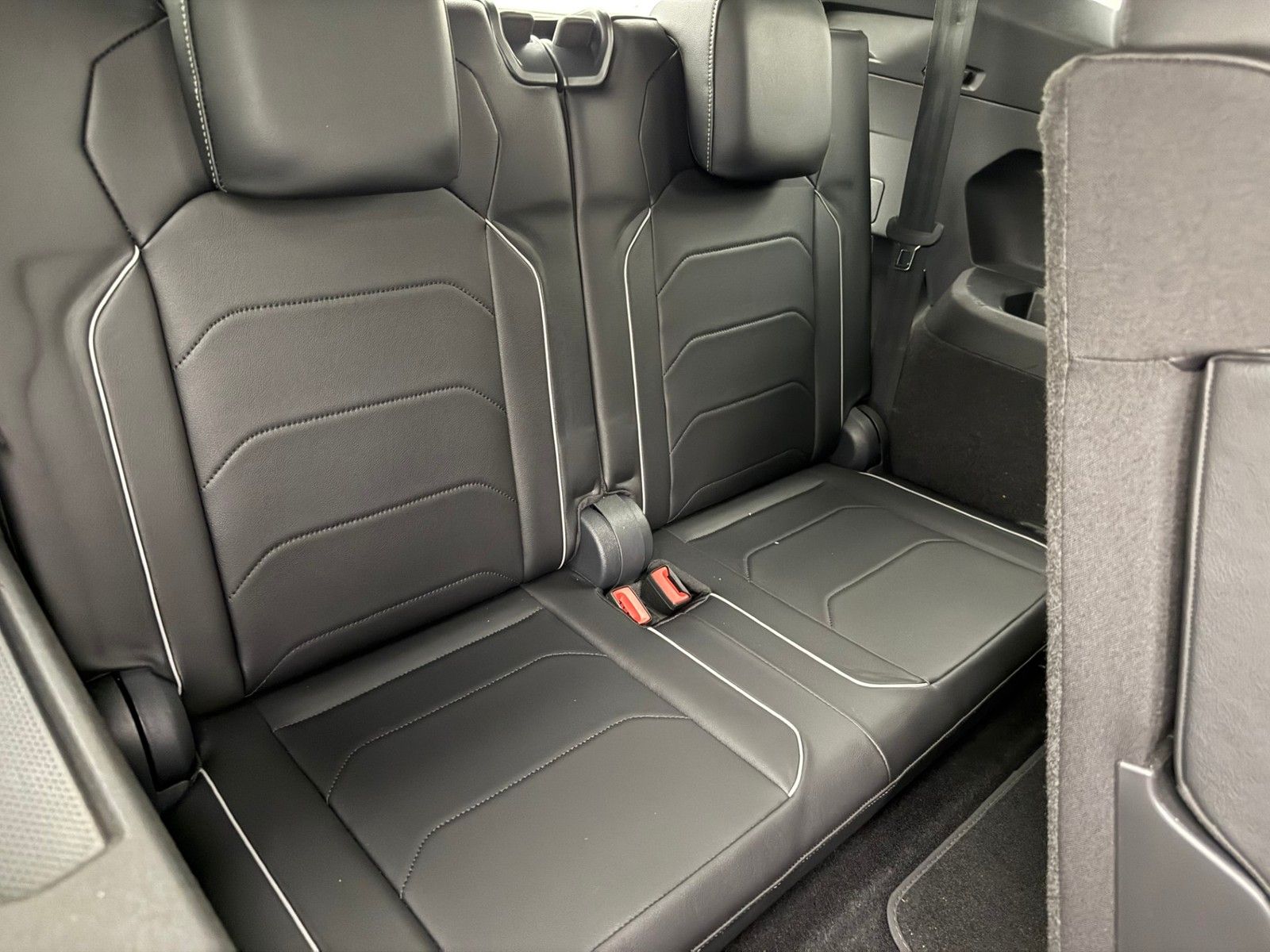 Volkswagen Tiguan Allspace TSI DSG 4M R-Line 7Sitze PanoEA8 foto 15