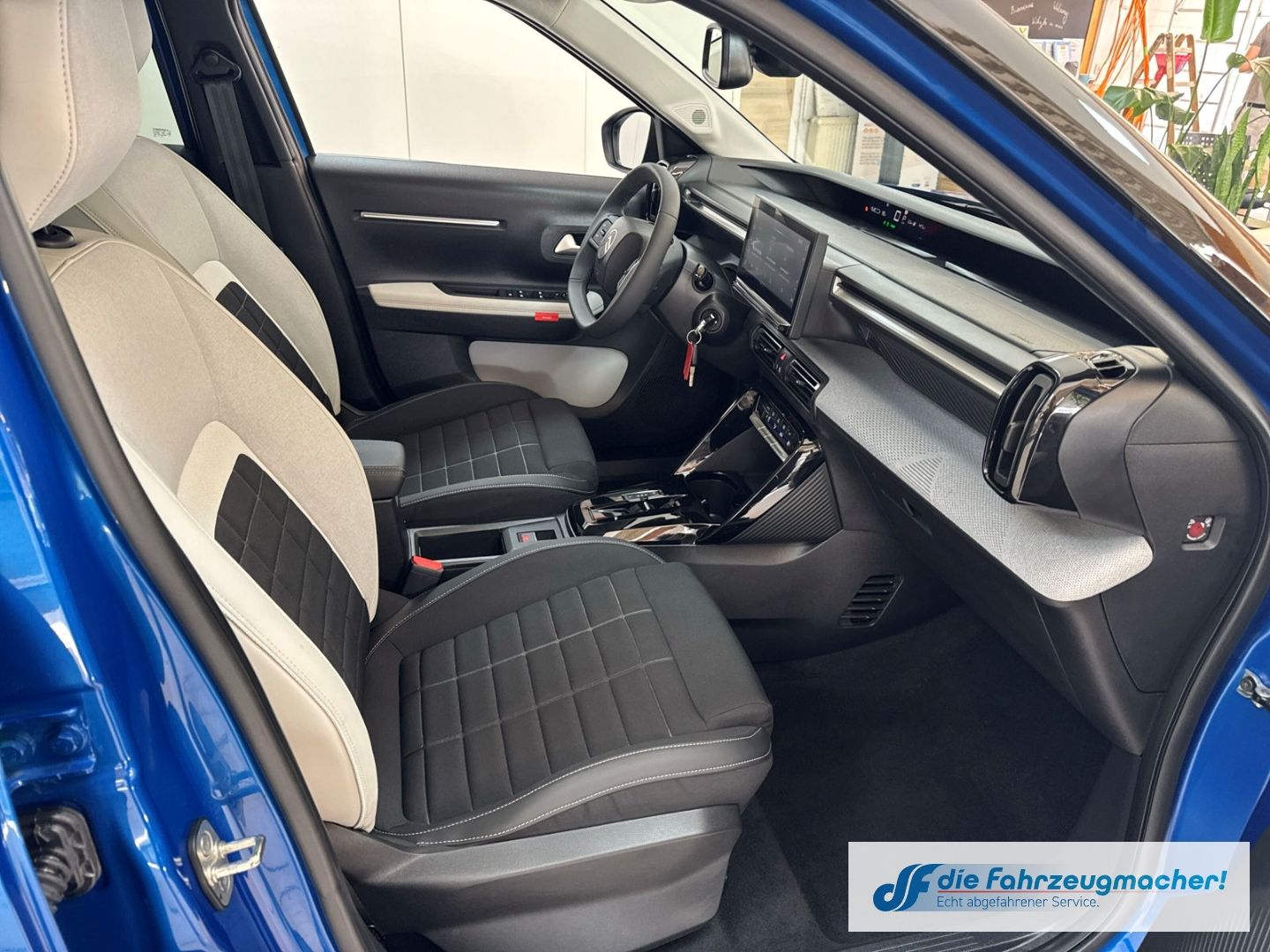 Fahrzeugabbildung Citroën C3 e 113 MAX HUD Navi Soundsystem LED Apple CarP