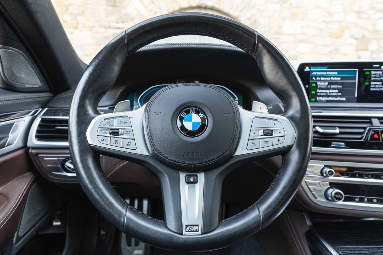 Fahrzeugabbildung BMW 745 e M SPORT H&K LASER MASSAGE PANO 360° HUD