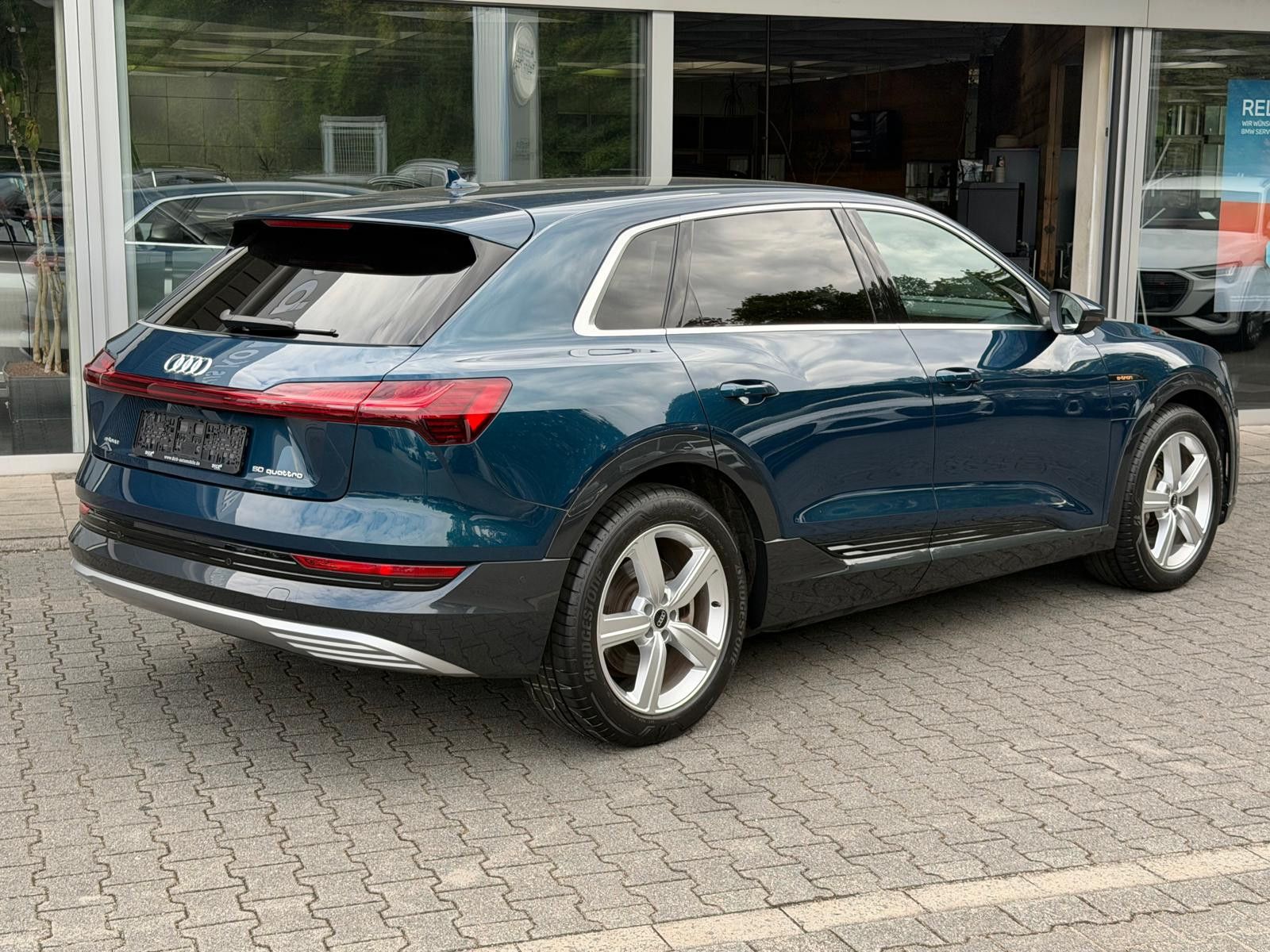Fahrzeugabbildung Audi e-tron 50 QUATT S LINE 20"+LEDER+LUFT+ACC+KAM+