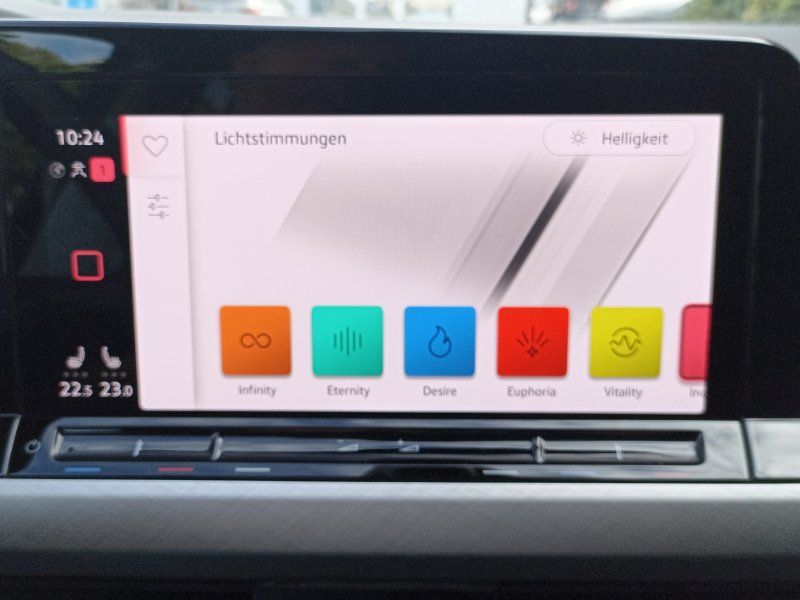Fahrzeugansicht 15 Fahrzeugabbildung Volkswagen Golf VIII 1.5 TSI Life SMART-LINK+NAVI+LED-PLUS