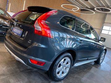 Volvo XC60 Momentum AWD *BI-XENON*PANO*NAVI*PDC*AHK*