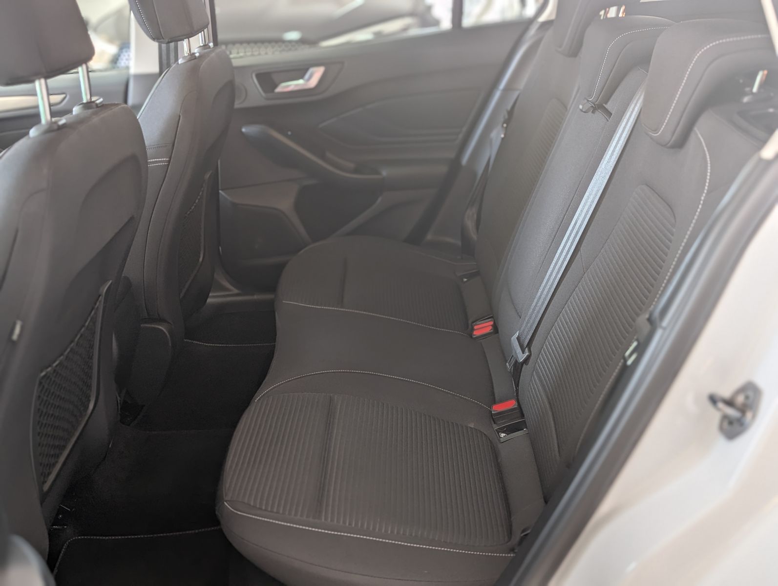 Fahrzeugabbildung Ford Focus Titanium X LED KAMERA SHZ AHK APPLINK TEMP
