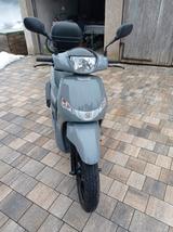 Peugeot Tweet 125i active mit Helmstaufach und Topcase - PEUGEOT ROLLER TWEET 125