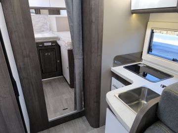 Bild 13 Benimar TESSORO 463 UP 2026 Markise DVBT Fernseher 5Sit