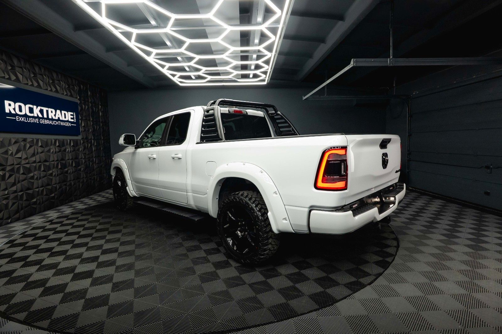 Fahrzeugabbildung Dodge RAM 5.7 V8 HEMI 4x4 OFFROAD LONGBED Limited 19%