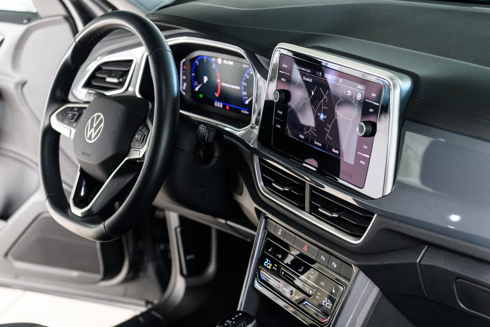Fahrzeugabbildung Volkswagen T-Roc Style 2.0l TDI DSG + Navi + ACC + Keyless