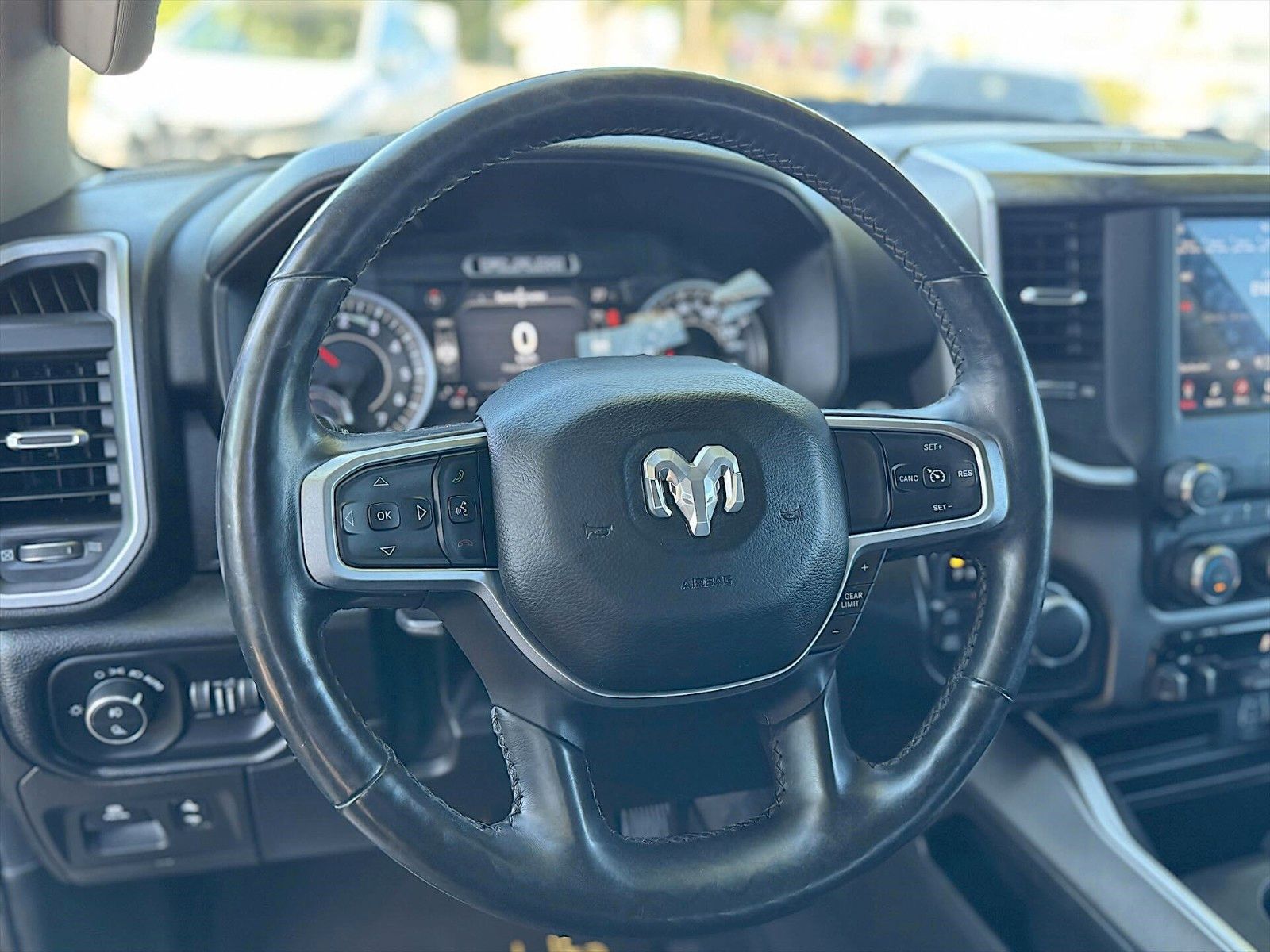 Fahrzeugabbildung Dodge RAM 5.7 V8 HEMI Night Edition OFFROAD 4x4 19%
